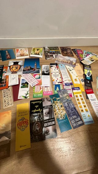 Lote Postales y Marcapáginas