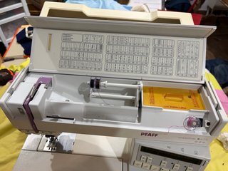 Máquina de coser PFAFF creative 1471