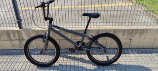 Bicicleta BMX B'twin Wipe 100 Gris