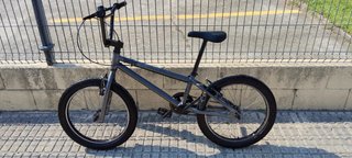 Bicicleta BMX B'twin Wipe 100 Gris