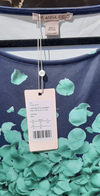 Vestido Anna Field sin mangas floral