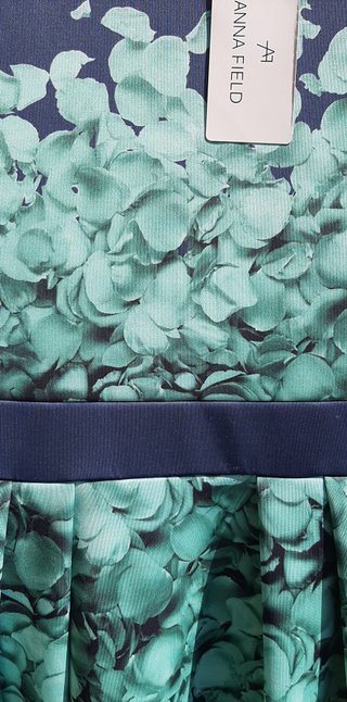 Vestido Anna Field sin mangas floral