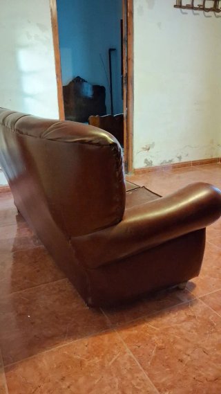 Sofá clásico polipiel marrón