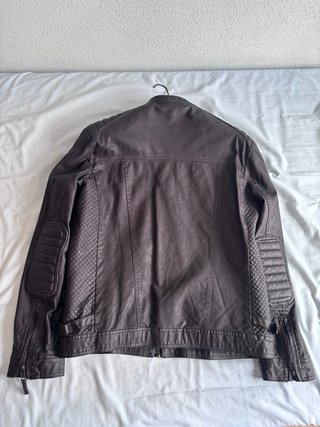 Chaqueta de cuero negra