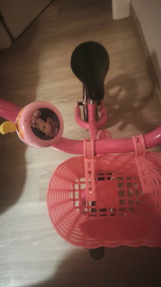 Bici sin pedales rosa para niños marca Chicco