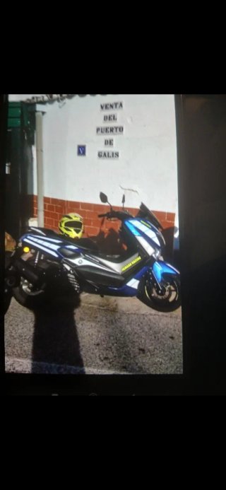 Yamaha NMAX 125 Scooter Azul y Blanco