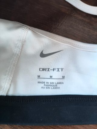 Top deportivo Nike blanco