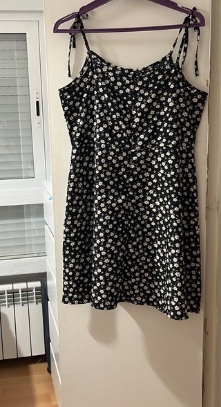 Vestido negro flores blancas tirantes T.L