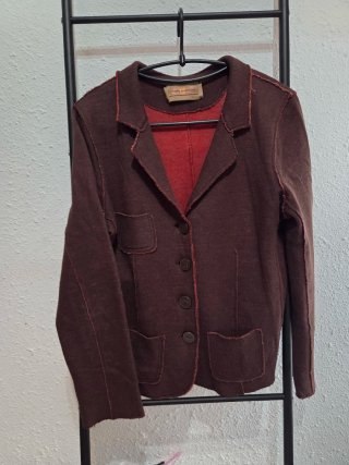 Chaqueta marrón con botones