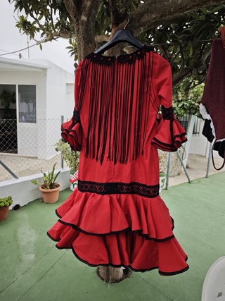 Traje de flamenca rojo con volantes