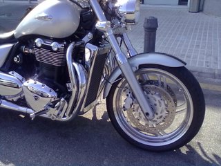 Triumph Thunderbird 1600cc plateada
