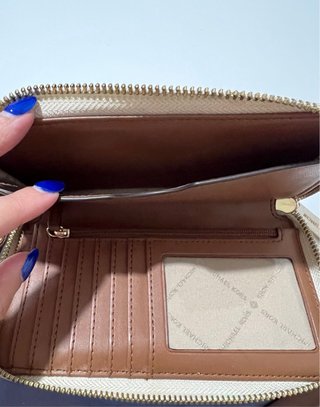 Monedero Michael Kors Beige y Blanco