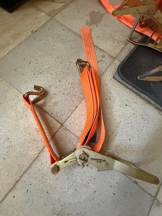 Cinchas de sujeción con trinquete.  36 disponibles