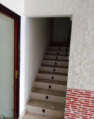 Local comercial y vivienda.