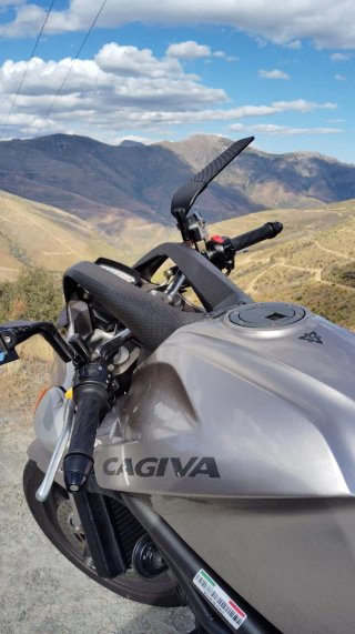 Cagiva V raptor 1000