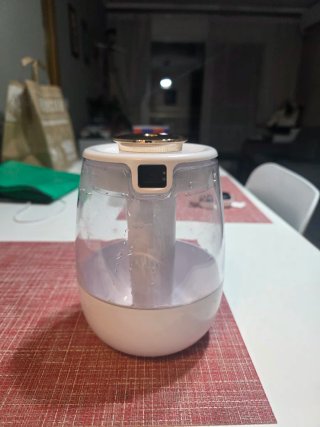 Humidificador transparente y blanco