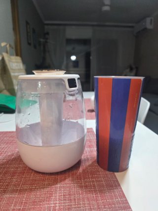 Humidificador transparente y blanco