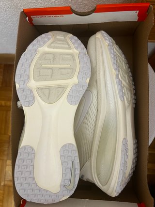 Nike Vomero 18 Talla 42 Blanco/Gris