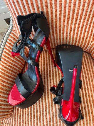 Sandalias plataforma tacón alto negro rojo