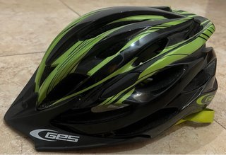 Casco de Bicicleta GPS Verde y Negro