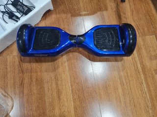 Patinete electrónico y silla