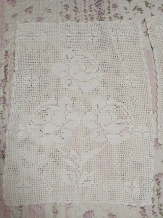 2 tapetes de mesa blancos