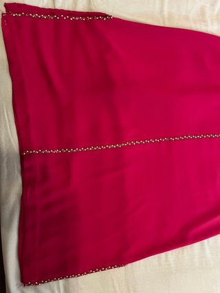 Vestido chilaba elegante rosa con bordado dorado