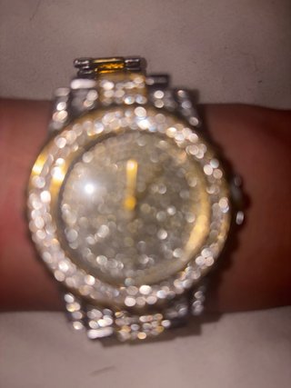 Reloj con diamantes (hablarme para saber marca)