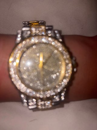 Reloj con diamantes (hablarme para saber marca)