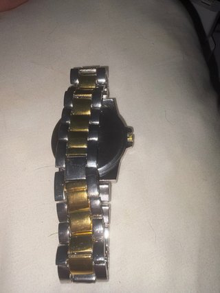 Reloj con diamantes (hablarme para saber marca)