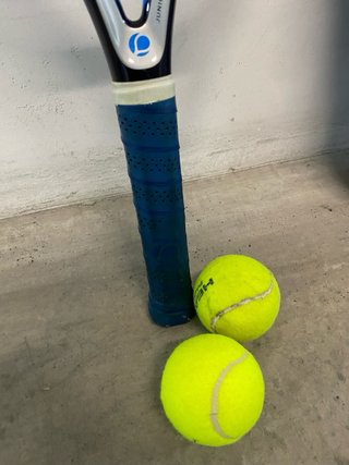 Raqueta Tenis Artengo con funda y pelotas