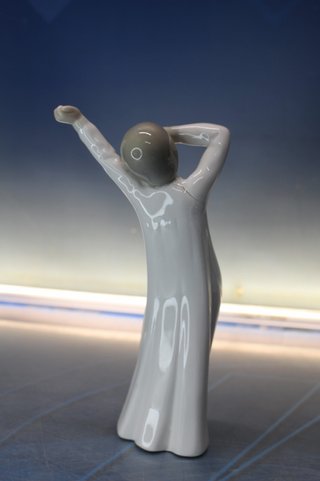 Porcelana Lladró. Niña con vela + Niño Despertando.