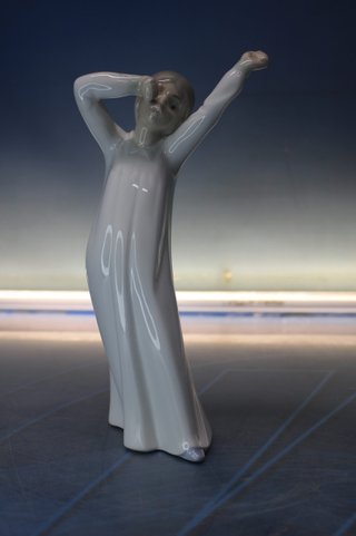 Porcelana Lladró. Niña con vela + Niño Despertando.
