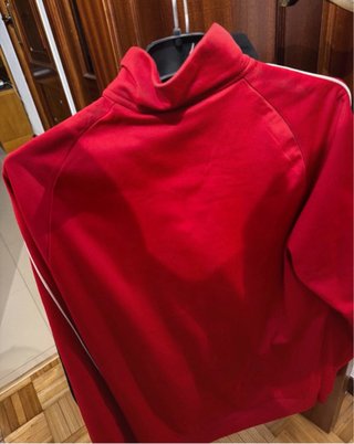 Chaquetas deportivas Adidas negra y roja