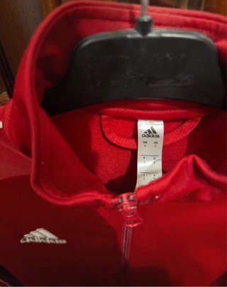 Chaquetas deportivas Adidas negra y roja