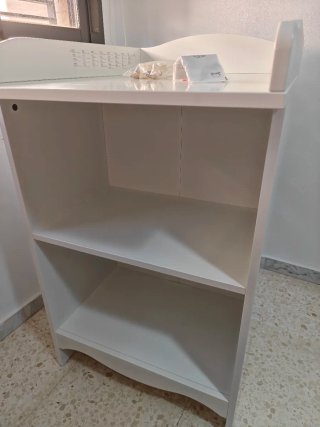 Cambiador y librería para bebé