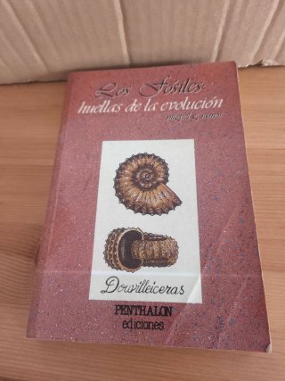 Libro, los fósiles, la huella de la evolución