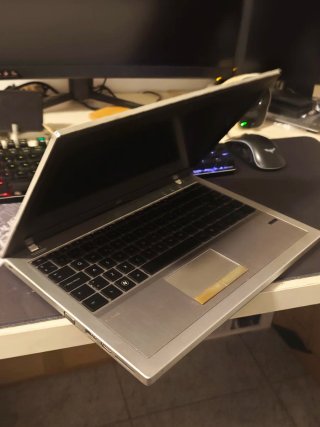 Portátil HP ProBook 5330m defecto estético