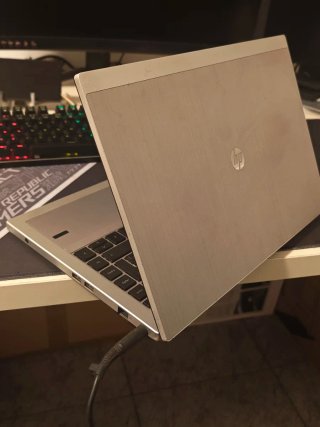 Portátil HP ProBook 5330m defecto estético