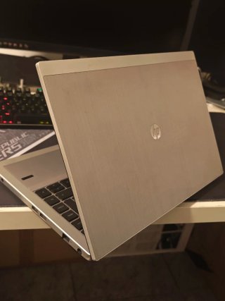 Portátil HP ProBook 5330m defecto estético