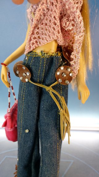Curiosa bambola di porcellana stile Barbie anni '70