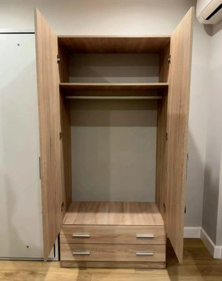 Armarios de madera nuevos