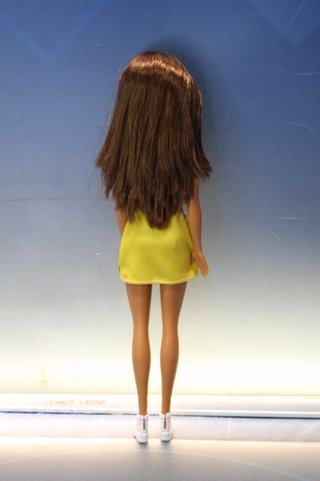Barbie Fashionistas Chic Doll, abito giallo, Mattel 2015