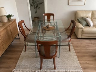 Mesa de cristal con 4 sillas