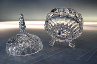 Bombonera, joyero cristal de plomo tallado Beyer.
