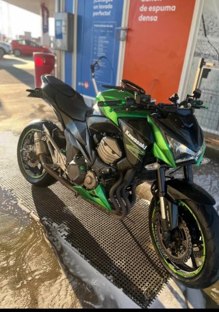 Kawasaki Z800 Negra y Verde limitada papeles(A2)