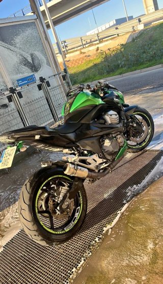 Kawasaki Z800 Negra y Verde limitada papeles(A2)