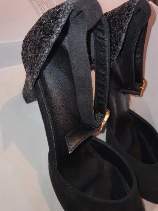 Zapatos de tacón negros