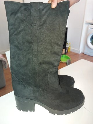 Botas altas negras con cremallera