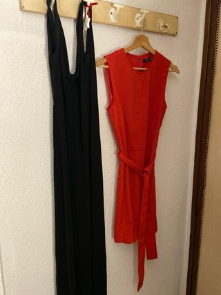 Vestido Negro Mango Largo y Mono Rojo Corto